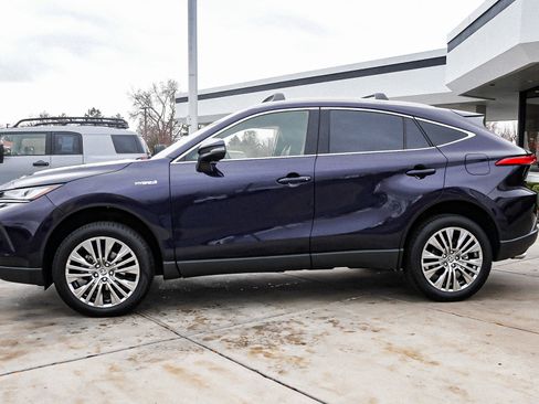 Used 2021 Toyota Venza Limited image 5