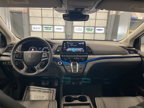 Used 2025 Honda Odyssey Elite image 26