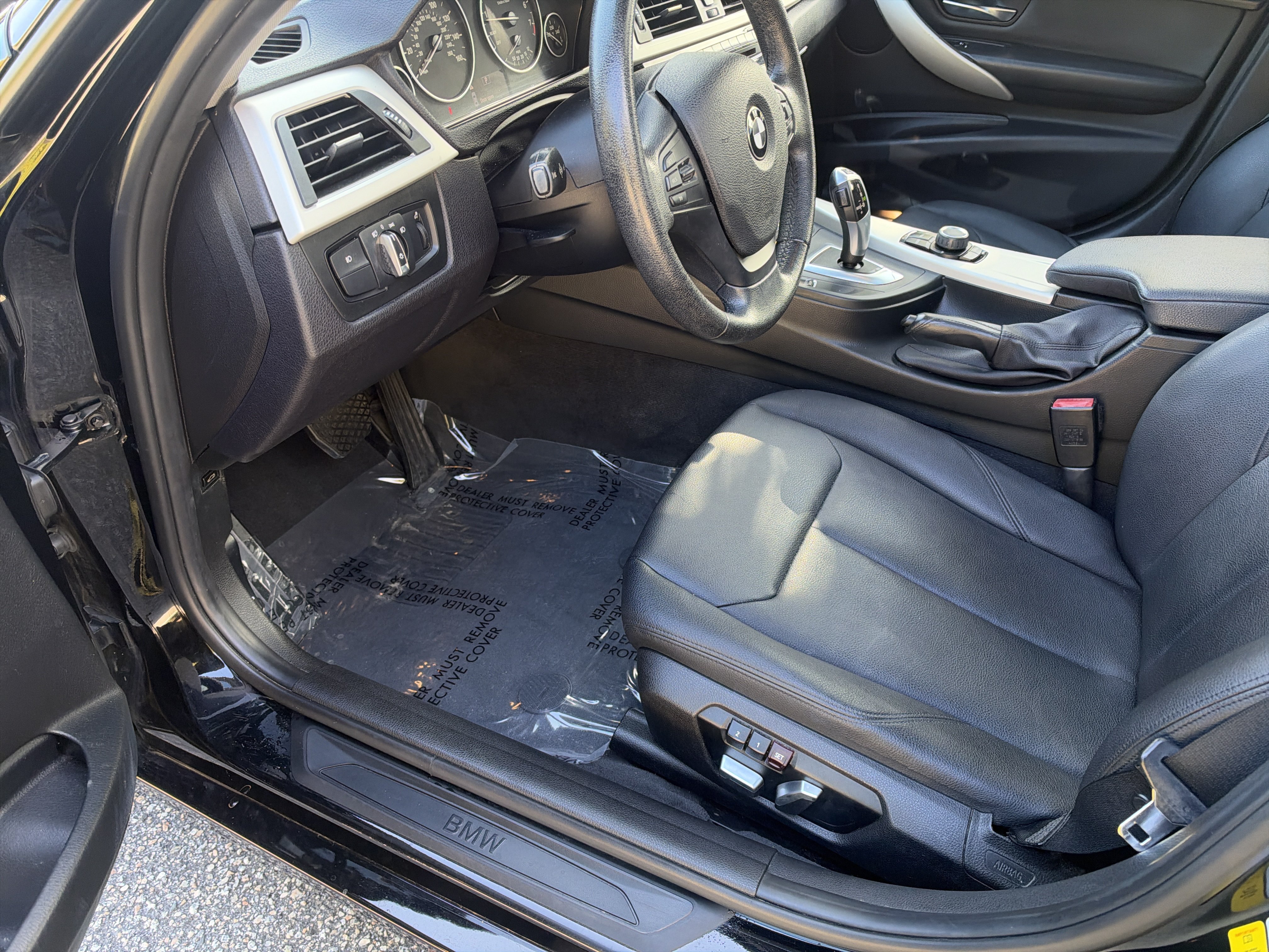 Used 2017 BMW 320i Sedan RWD image 16