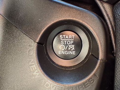 Used 2021 Jeep Renegade Latitude image 10