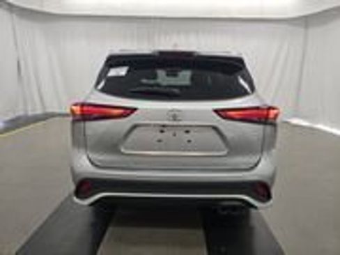 Used 2023 Toyota Highlander XSE image 4
