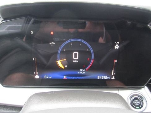 Used 2025 Chevrolet Trax LT w/ Sunroof Package FWD image 12