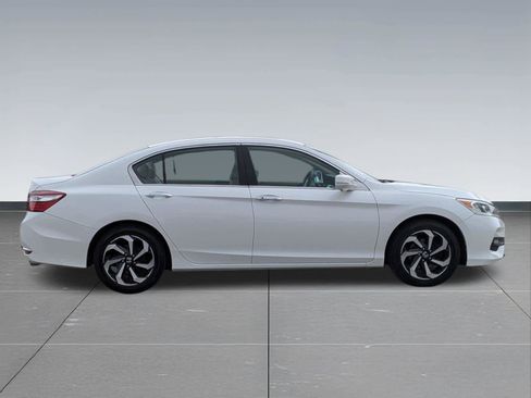 Certified 2017 Honda Accord EX image 6