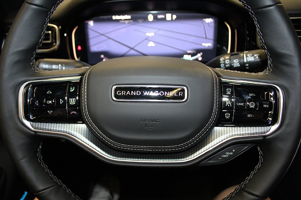 New 2026 Jeep Grand Wagoneer L Summit w/ Premium Group III AWD/4WD image 11