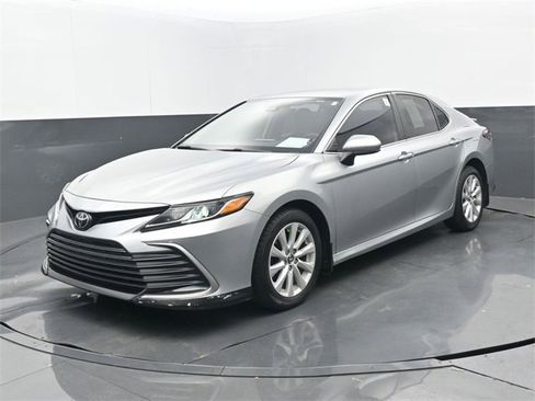 Used 2021 Toyota Camry LE image 25