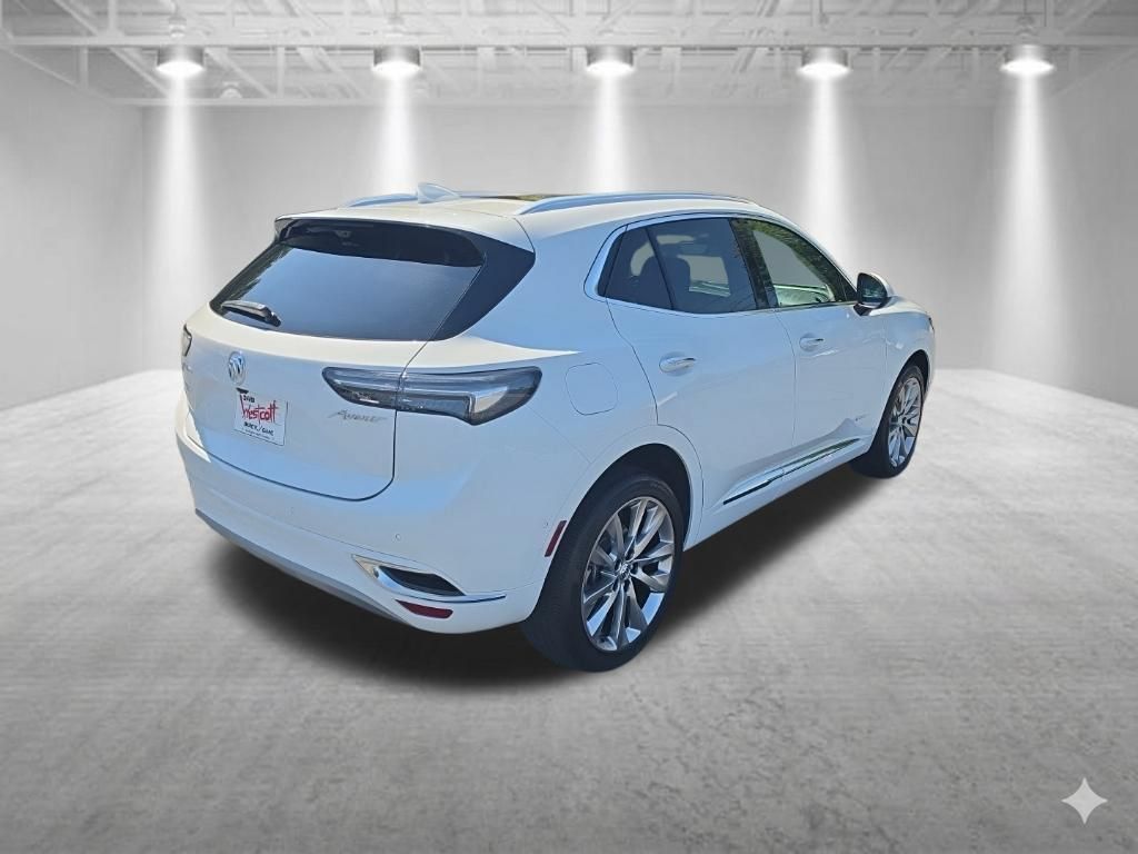 Certified 2022 Buick Envision Avenir w/ Technology Package II AWD/4WD image 4