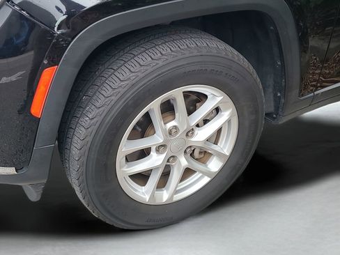 Used 2021 Jeep Grand Cherokee L Laredo w/ Luxury Tech Group I image 33