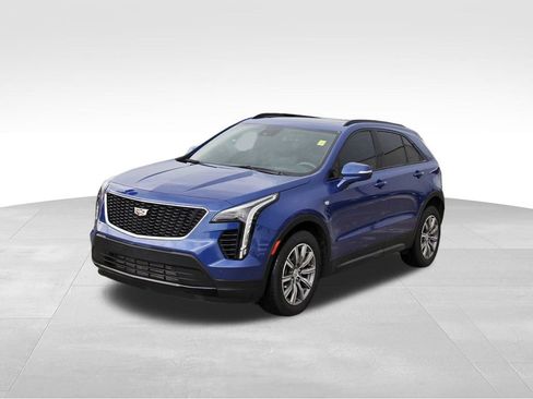 Used 2023 Cadillac XT4 Sport w/ Technology Package FWD image 2