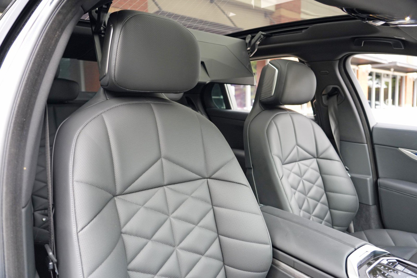 Used 2025 BMW 740i w/ Premium Package RWD image 56