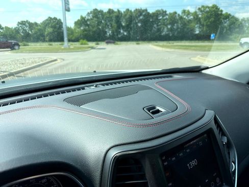 Used 2021 Jeep Cherokee Trailhawk image 23