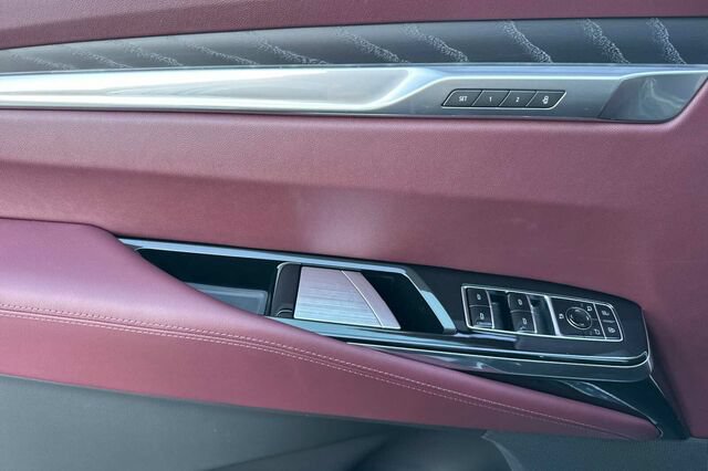 New 2026 Cadillac Escalade ESV Sport w/ LPO, ONYX Package AWD/4WD image 11