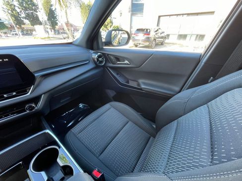 Used 2025 Chevrolet Equinox LT image 35