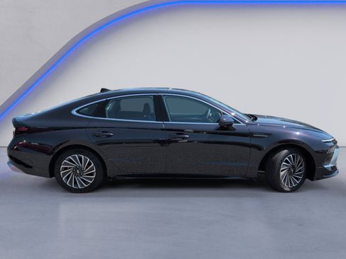 New 2025 Hyundai Sonata Limited image 3