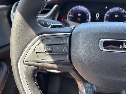 New 2025 Jeep Grand Cherokee Altitude AWD/4WD image 61