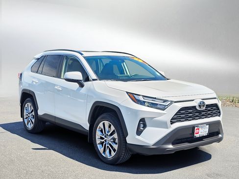 Used 2023 Toyota RAV4 XLE Premium AWD/4WD image 7