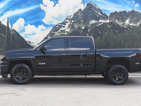 Used 2017 Chevrolet Silverado 1500 LTZ Z71 w/ Midnight Edition AWD/4WD image 7