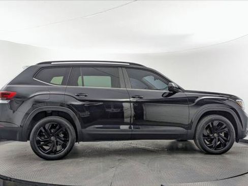 Used 2023 Volkswagen Atlas SE w/ Black Wheel Package FWD image 9