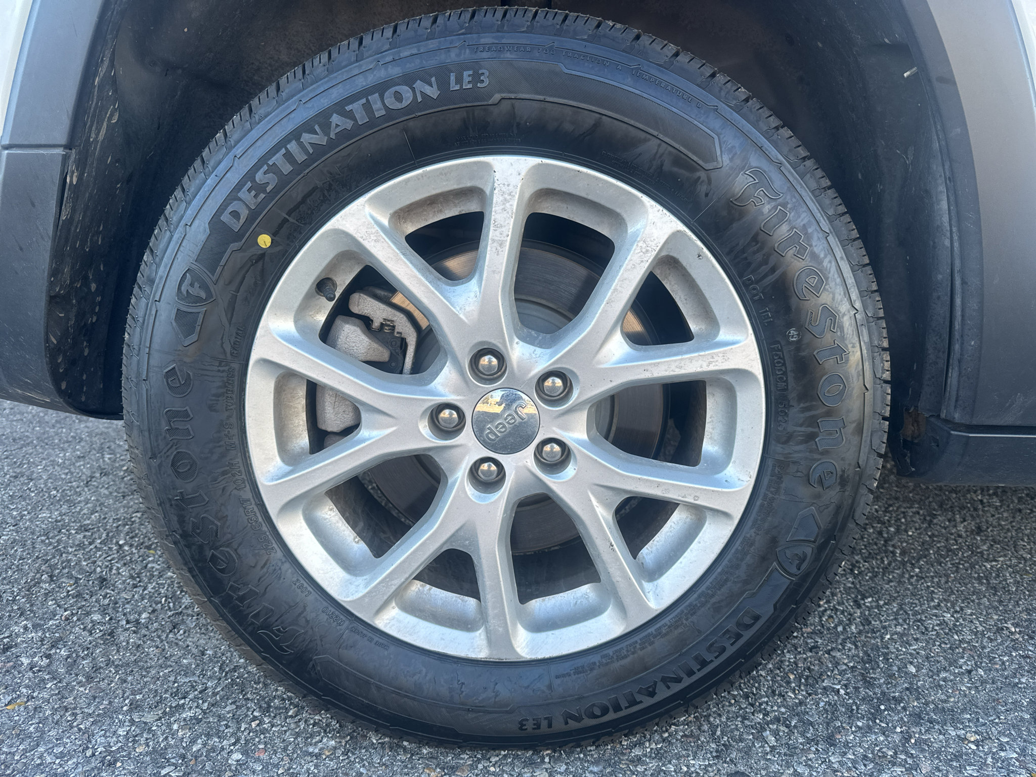 Used 2018 Jeep Cherokee Latitude w/ Safety Group AWD/4WD image 41