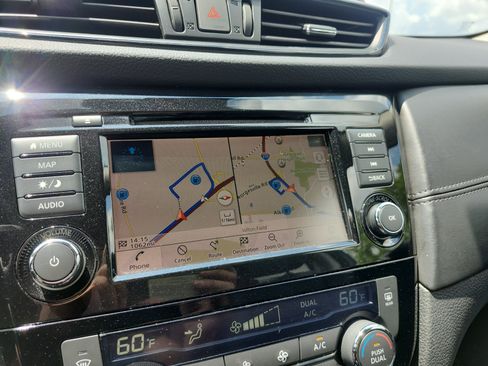 Used 2020 Nissan Rogue SL FWD image 18