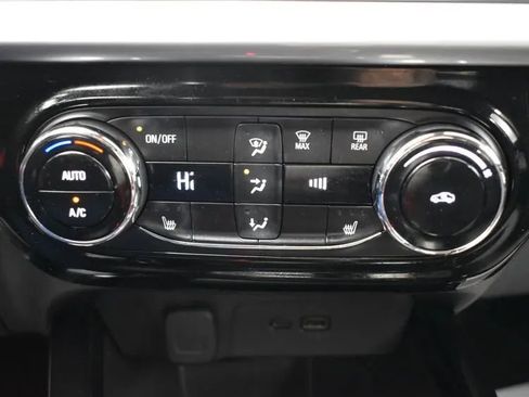 Used 2024 Chevrolet Trax LT w/ Driver Confidence Package image 33