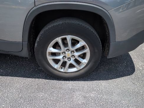 Used 2019 Chevrolet Traverse LT FWD image 7