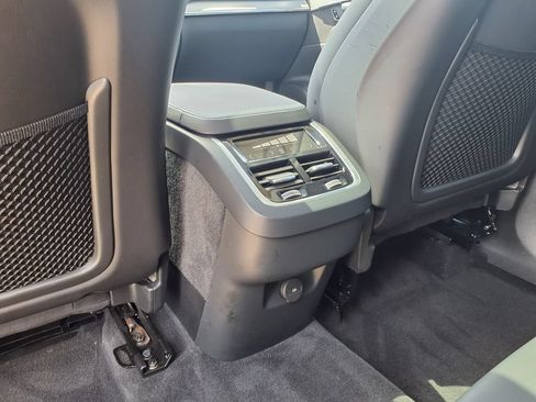 Certified 2025 Volvo XC90 B5 Core AWD/4WD image 22