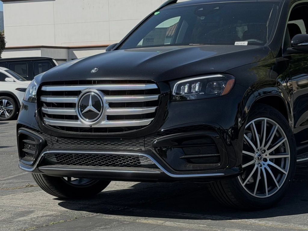 New 2026 Mercedes-Benz GLS 580 4MATIC image 3