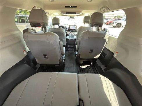 Certified 2023 Toyota Sienna Limited AWD/4WD image 17