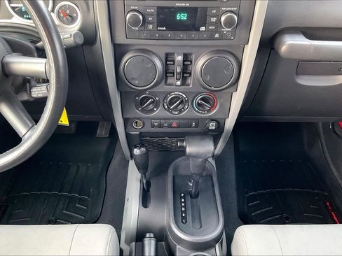 Used 2010 Jeep Wrangler Unlimited Rubicon image 7