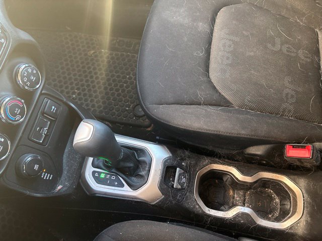 Used 2017 Jeep Renegade Latitude w/ Cold Weather Group AWD/4WD image 19
