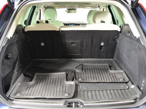 Used 2023 Volvo XC60 B5 Ultimate w/ Climate Package image 22