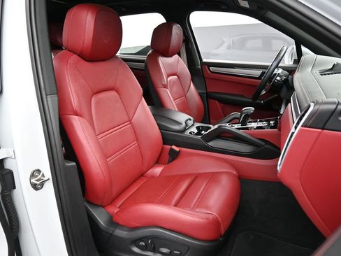Certified 2023 Porsche Cayenne S Platinum AWD/4WD image 31