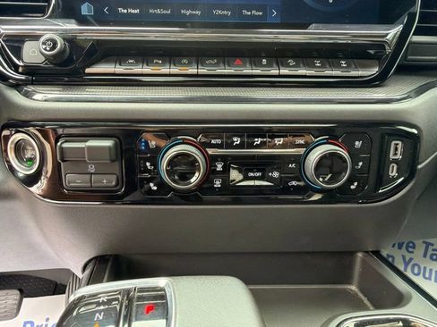 Used 2022 Chevrolet Silverado 1500 ZR2 w/ Technology Package AWD/4WD image 36
