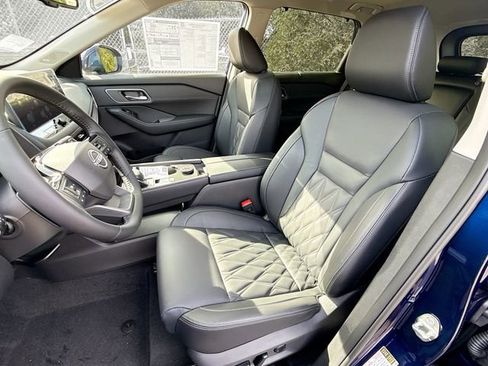 New 2026 Nissan Rogue Platinum image 9