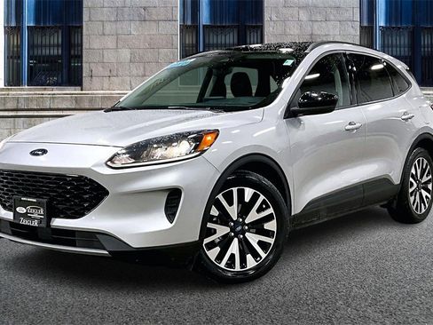 Certified 2020 Ford Escape SE Sport image 2