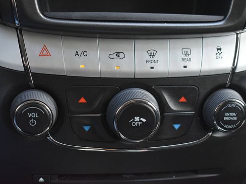 Used 2020 Dodge Journey SE FWD image 24