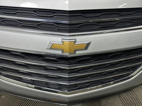 Used 2017 Chevrolet Equinox LT w/ Convenience Package image 9