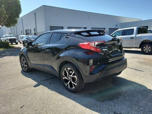 Used 2022 Toyota C-HR XLE FWD image 4