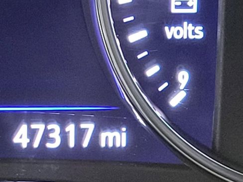 Used 2024 Buick Enclave Premium image 3