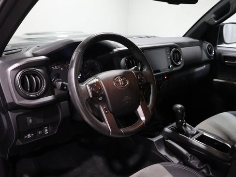 Used 2021 Toyota Tacoma TRD Sport w/ Technology Package image 14