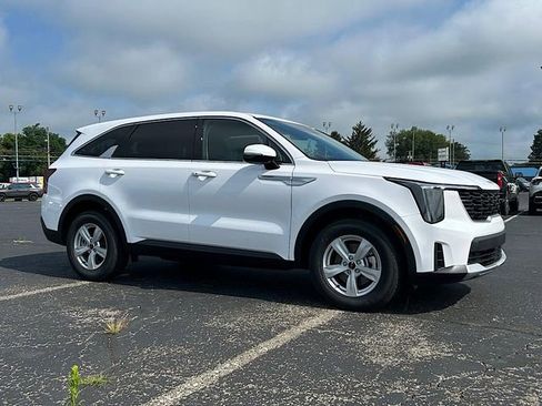 New 2025 Kia Sorento LX image 2