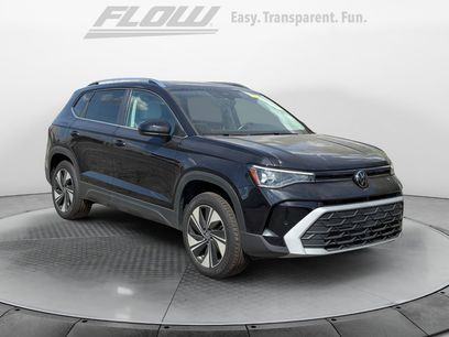 Certified 2025 Volkswagen Taos SE w/ Panoramic Sunroof Package