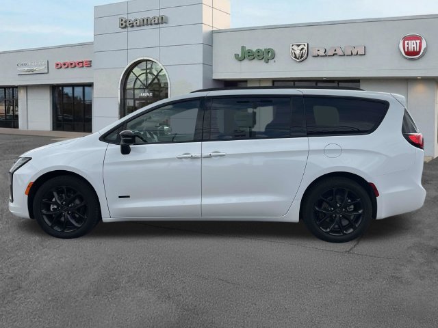 New 2027 Chrysler Pacifica Select FWD image 4