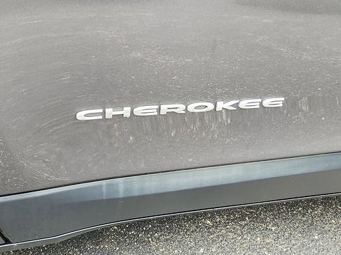 Certified 2019 Jeep Cherokee Limited AWD/4WD image 32