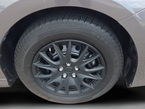 Used 2022 Toyota Camry LE FWD image 17
