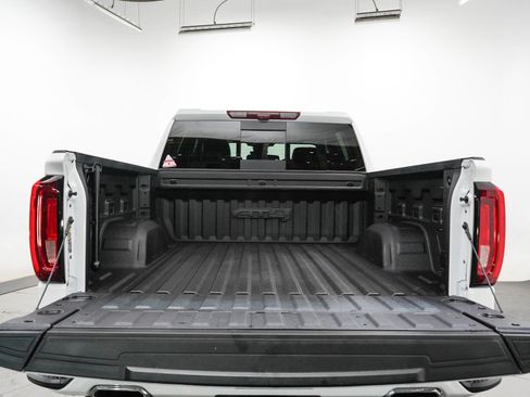 Used 2024 GMC Sierra 1500 AT4 w/ Technology Package AWD/4WD image 9