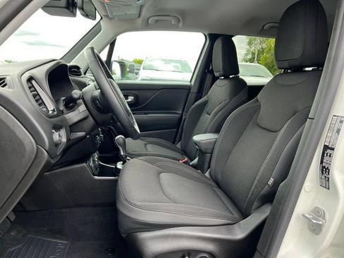 Used 2023 Jeep Renegade Altitude w/ Convenience Group I AWD/4WD image 3