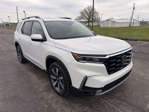Used 2024 Honda Pilot Touring image 2