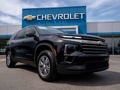 Used 2025 Chevrolet Traverse LT
