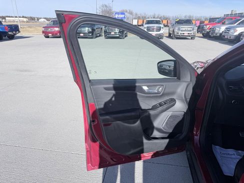 Used 2024 Ford Escape ST-Line image 9